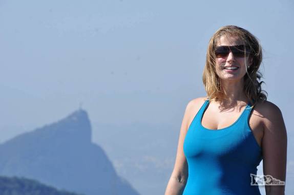 No alto da Pedra da Gavea, no Rio de Janeiro. O Corcovado, mais baixo do que nós, aparece ao fundo